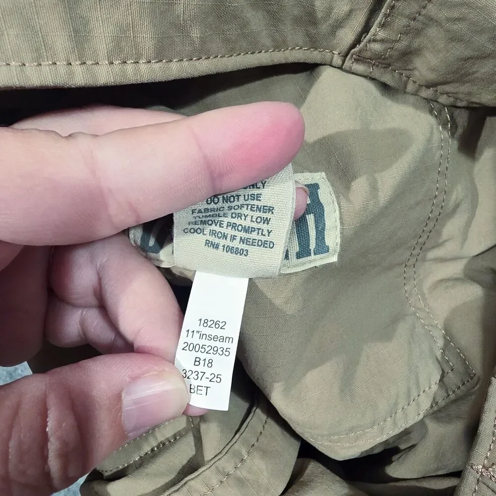 Duluth Trading Co Mens Armachillo Cooling Cargo Shorts Khaki Ripstop Stretch 40